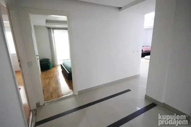 Četvorosoban stan, centar grada