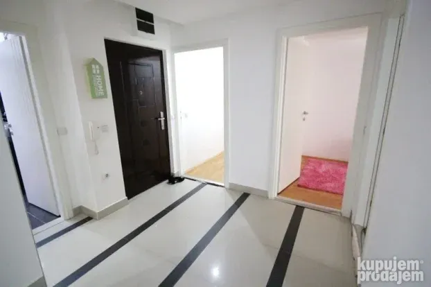 Četvorosoban stan, centar grada