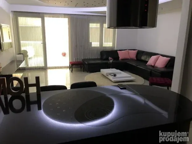 Četvorosoban stan, centar grada