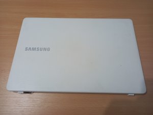 Kuciste ekrana Samsung 300E NP300E5L beli