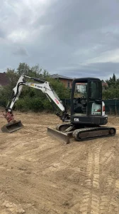 mini bager-iskopi malim bagerom