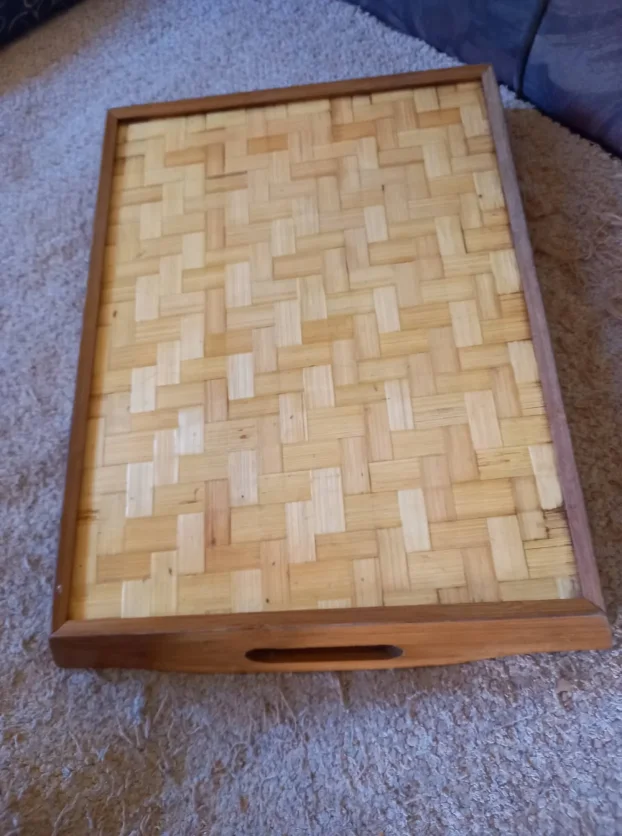 Lep drveni poslužavnik