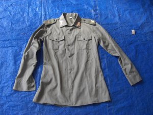 Strana kosulja sa metalnim cinovima