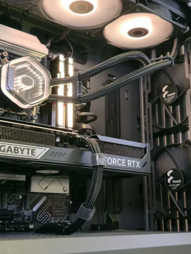 Ryzen 9 9950X RTX 5080 X870 64GB 2TB - SM098PC