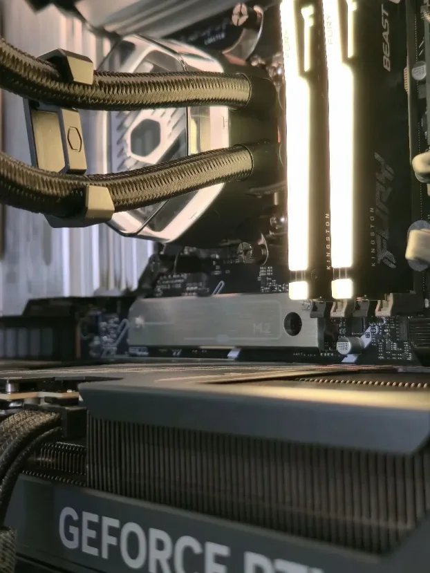 Ryzen 9 9950X RTX 5080 X870 64GB 2TB - SM098PC