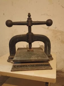 Knjigovezačka presa