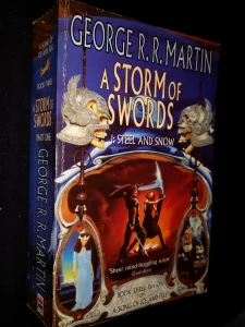 A storm of swords 1: Steel and snow - George R. R. Martin