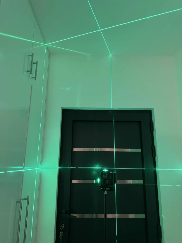 Laser za nivelaciju 4D 16 linija Tronozac na Poklon