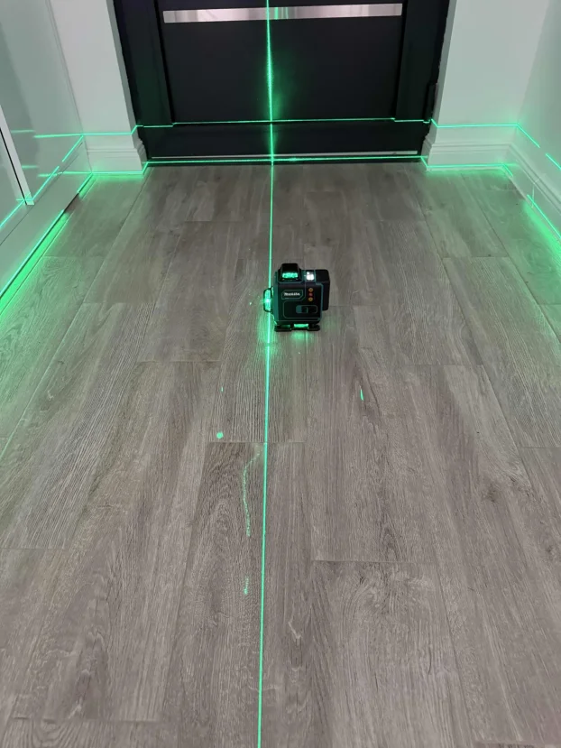 Laser za nivelaciju 4D 16 linija Tronozac na Poklon