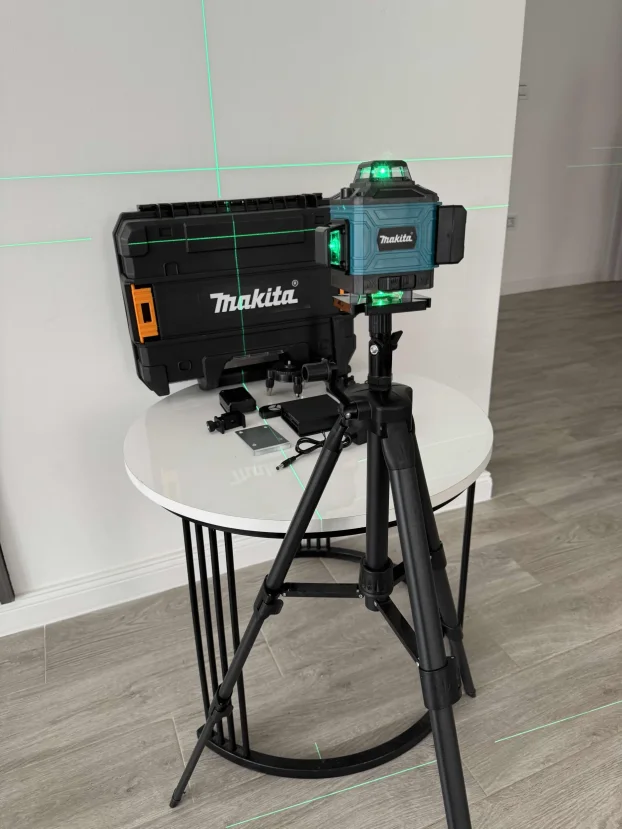 Laser za nivelaciju 4D 16 linija Tronozac na Poklon