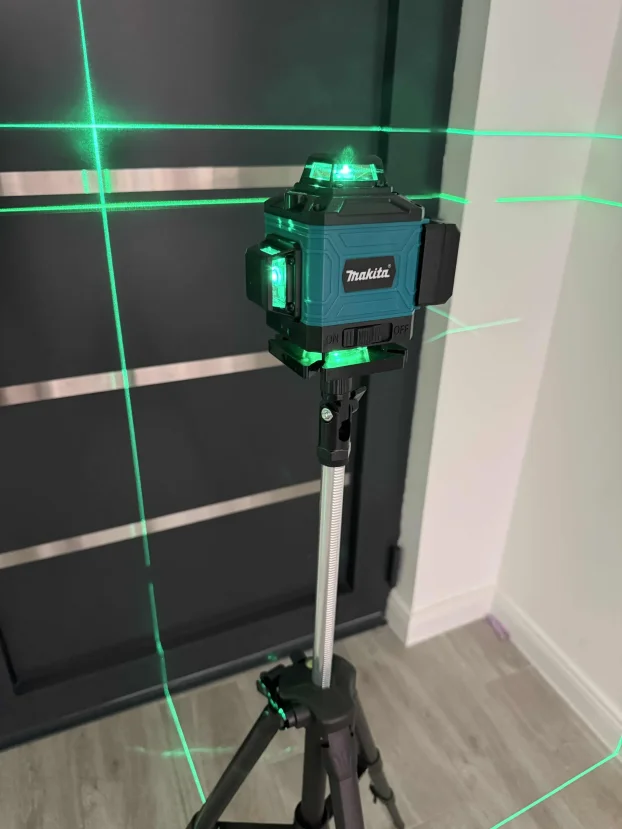 Laser za nivelaciju 4D 16 linija Tronozac na Poklon