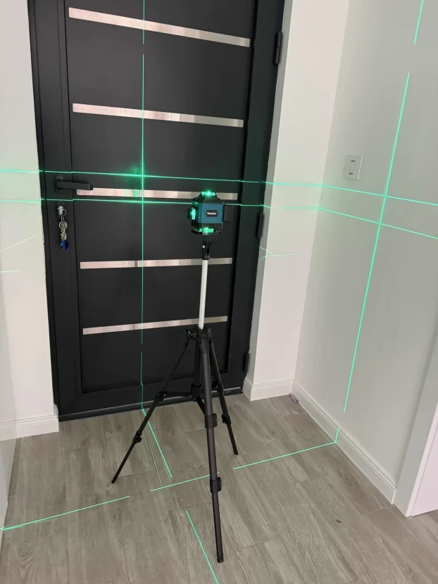 Laser za nivelaciju 4D 16 linija Tronozac na Poklon