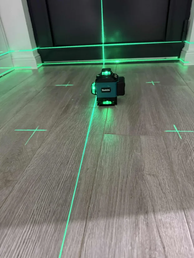 Laser za nivelaciju 4D 16 linija Tronozac na Poklon