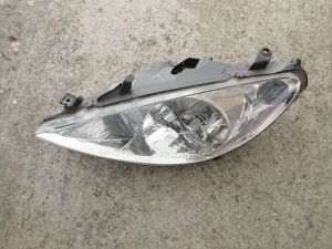 Peugeot 307 levi far