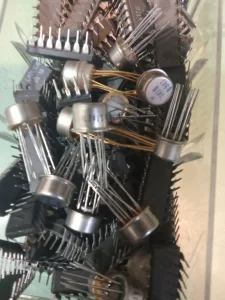 LM741 metalno kuciste LM310H metalno kuciste