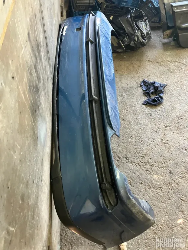 Zadnji branik plavi BMW E46 karavan