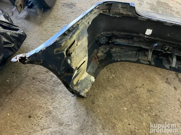 Zadnji branik plavi BMW E46 karavan