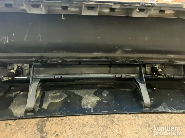 Zadnji branik plavi BMW E46 karavan