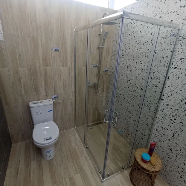 Ugradnja tuš kabina, paravana i tuš kada