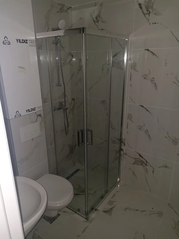 Ugradnja tuš kabina, paravana i tuš kada