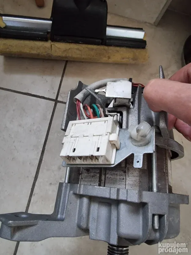 Motor za ves masinu Wirpol