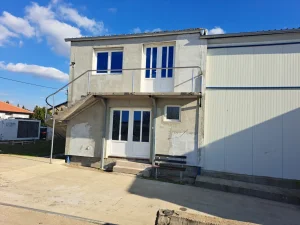 Kuca 97 sa halom 330m2