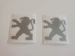 Dve nalepnice LAV PEUGEOT u metalik sivoj boji