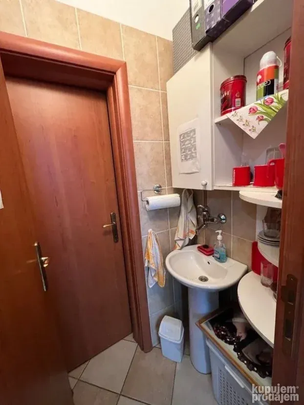 Lokal na Grbavici,19m2