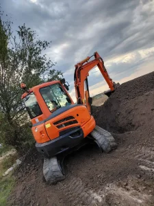 Usluge bagera 5.5t najam rent kopanje ravnanje rušenje