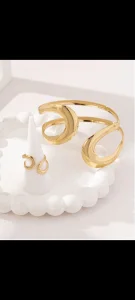 Narukvica i prsten u kompletu