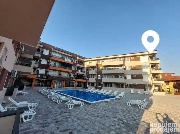 Apartmani sa bazenom Srebrno jezero