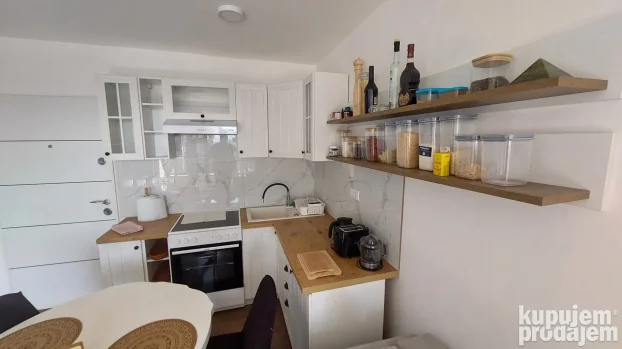 Apartmani sa bazenom Srebrno jezero