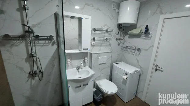 Apartmani sa bazenom Srebrno jezero