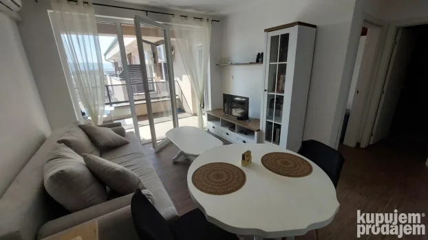 Apartmani sa bazenom Srebrno jezero