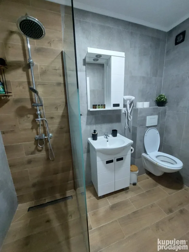 Apartmani sa bazenom Srebrno jezero