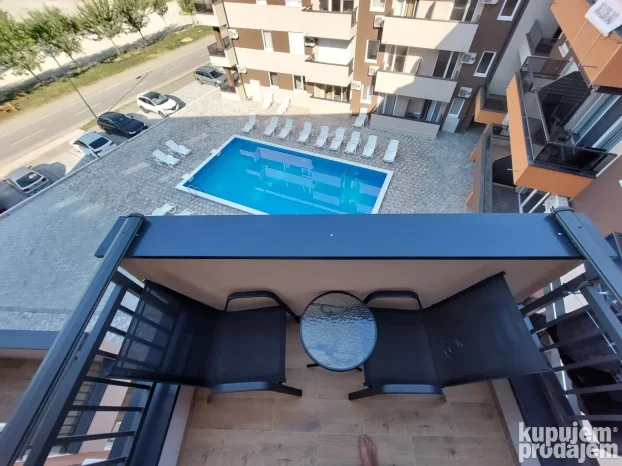 Apartmani sa bazenom Srebrno jezero