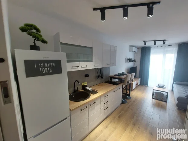 Apartmani sa bazenom Srebrno jezero