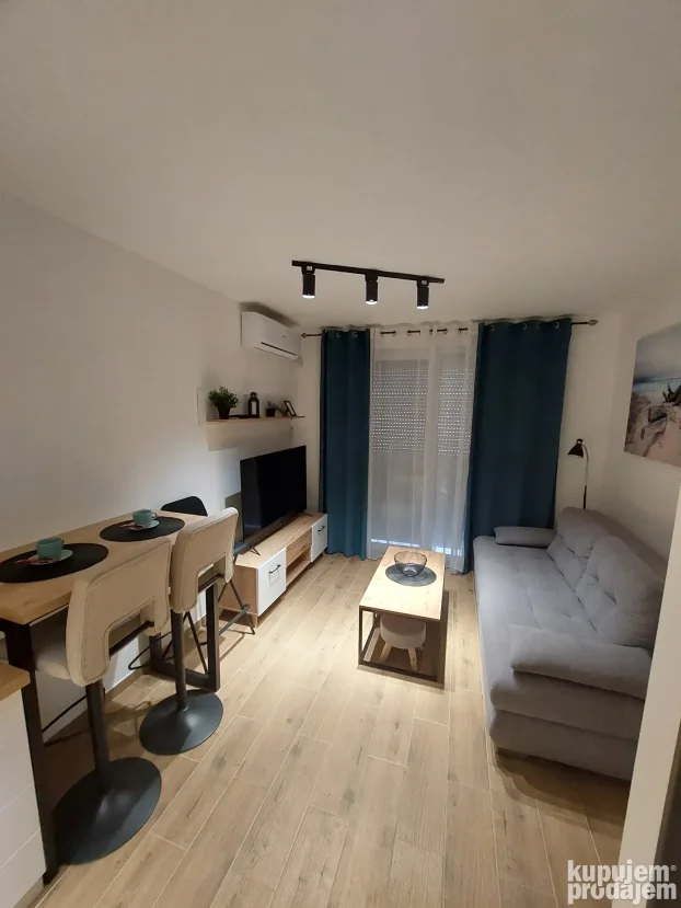 Apartmani sa bazenom Srebrno jezero