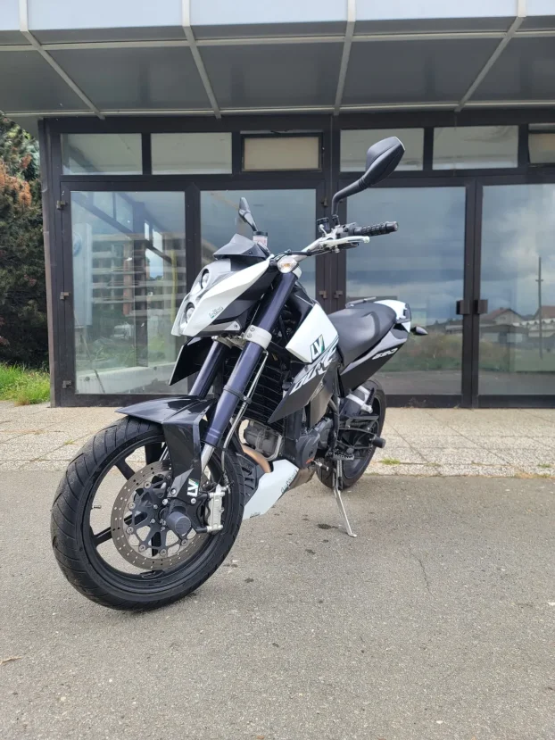 KTM Duke 690