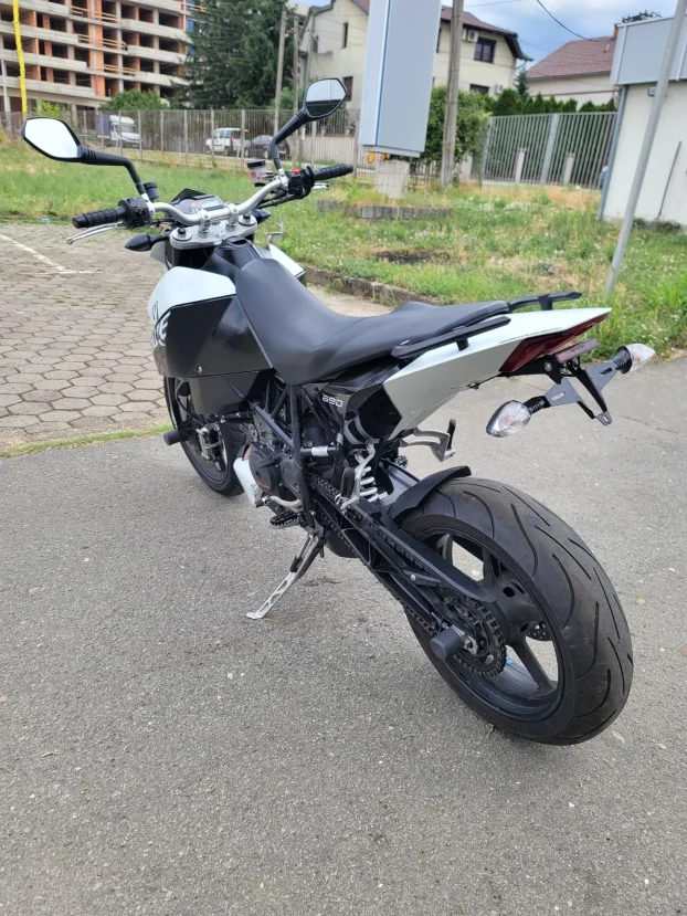 KTM Duke 690