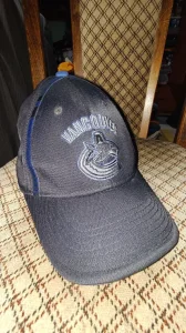 NHL Vancouver by Reebok /size S-M/Original!