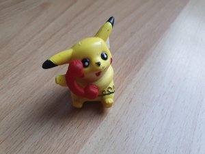 Pokemon Pikachu telefonira - figurica