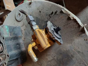 Servo pumpe CATERPILAR