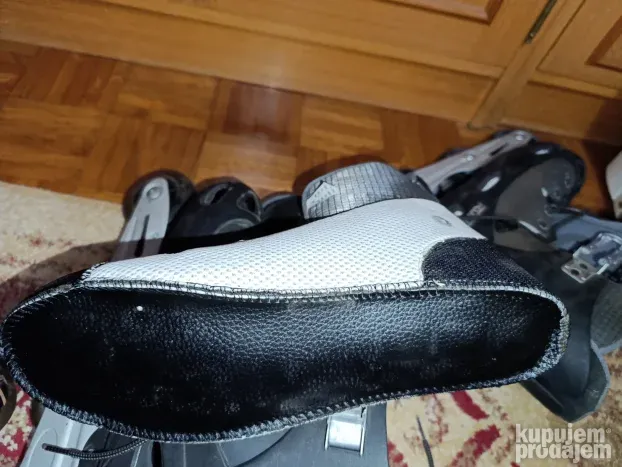 roleri Roces broj 45 u odlicnom stanju