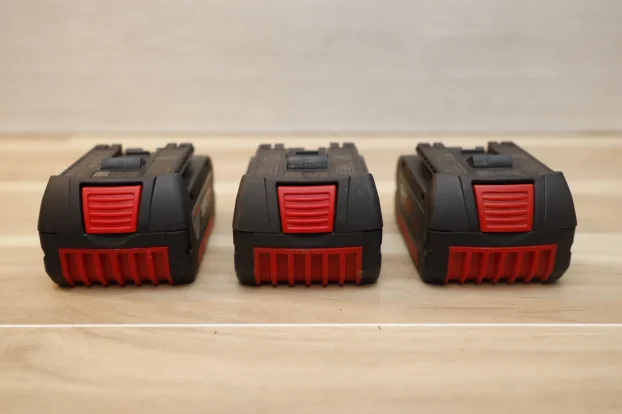 BOSCH  baterije 18V 4.0Ah 08/2023  02/2024 AmpSHARE kao nove