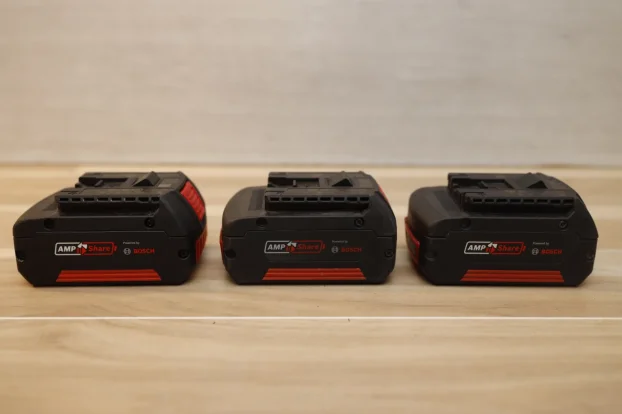 BOSCH  baterije 18V 4.0Ah 08/2023  02/2024 AmpSHARE kao nove