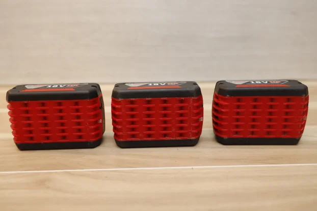 BOSCH  baterije 18V 4.0Ah 08/2023  02/2024 AmpSHARE kao nove