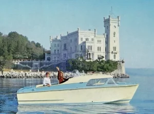 Prodajem historijski čamac BORA JUNIOR sa 2 ležišta