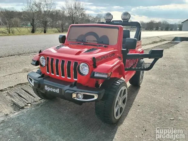 Jeep Wrangler  na akumulator 12v 4 motora kljuc za paljenje