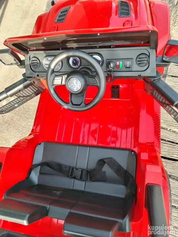 Jeep Wrangler  na akumulator 12v 4 motora kljuc za paljenje